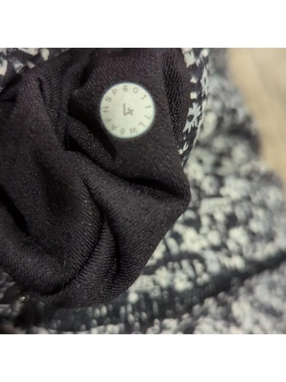 Lululemon Sole Training Crop Daisy Dust Alpine White Black / Black